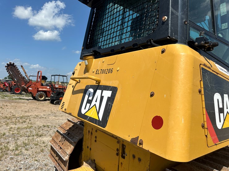 2017-caterpillar-d6k2-lgp-image-49