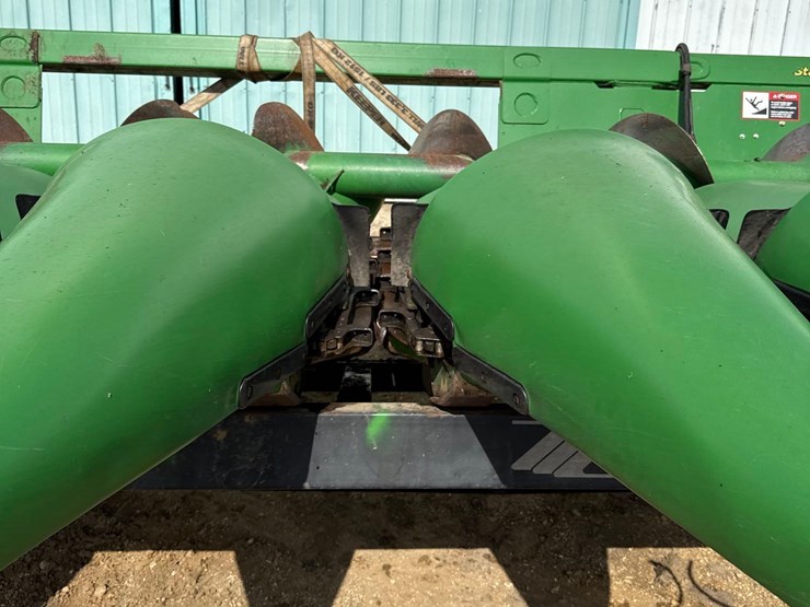 2012-john-deere-608c-image-11