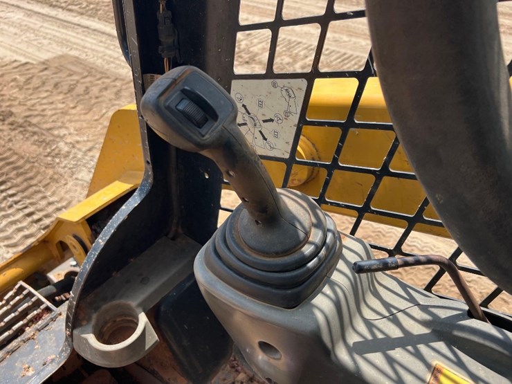 2016-caterpillar-257d-image-25