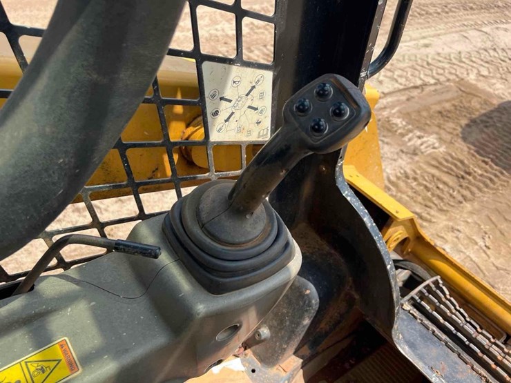 2016-caterpillar-257d-image-26