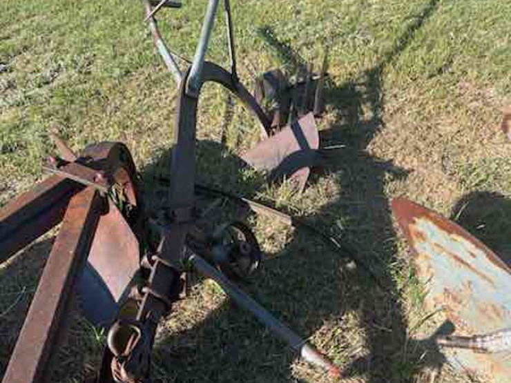 **sold-onsite-only---no-online-bids-will-be-accepted**-antique-farm-equipment-image-3