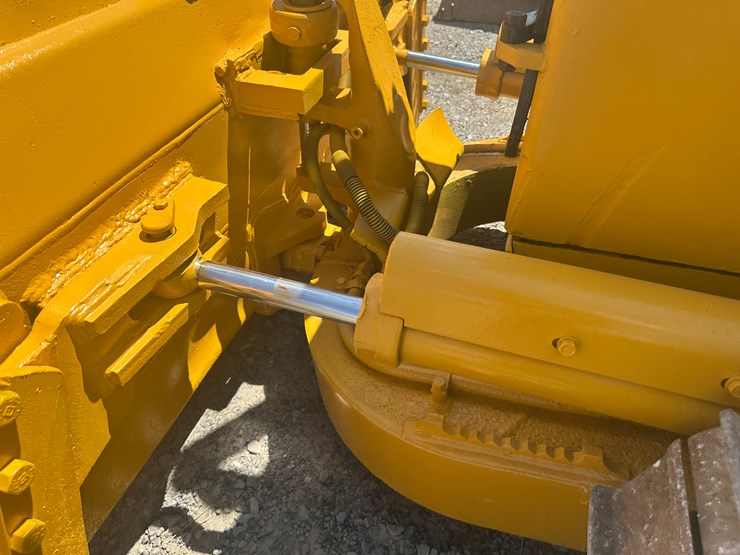 caterpillar-d4h-image-45