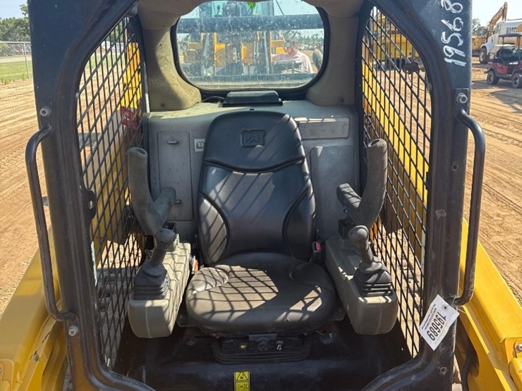 2021-caterpillar-259d3-image-23