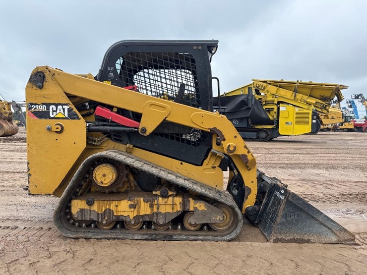 2018-caterpillar-239d-image-5