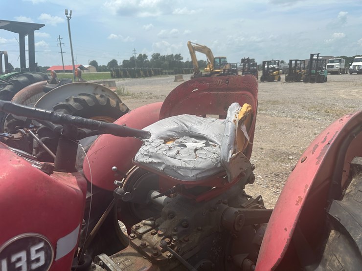 massey-ferguson-135-image-34
