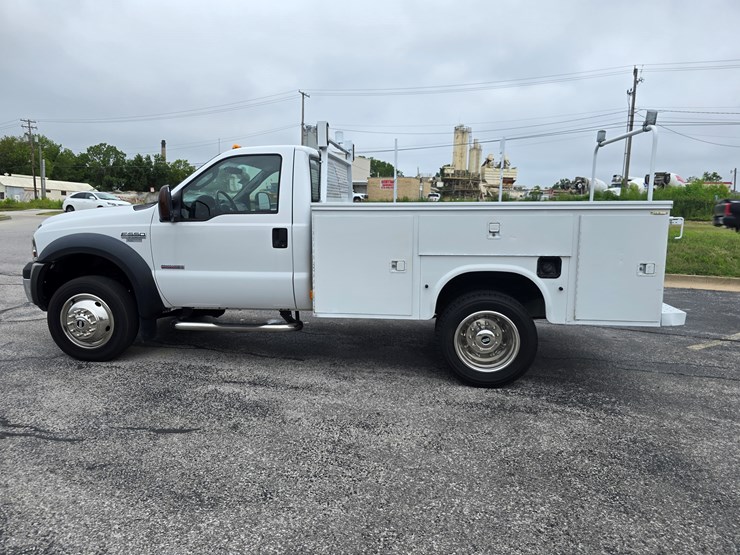 2007-ford-f550-image-11