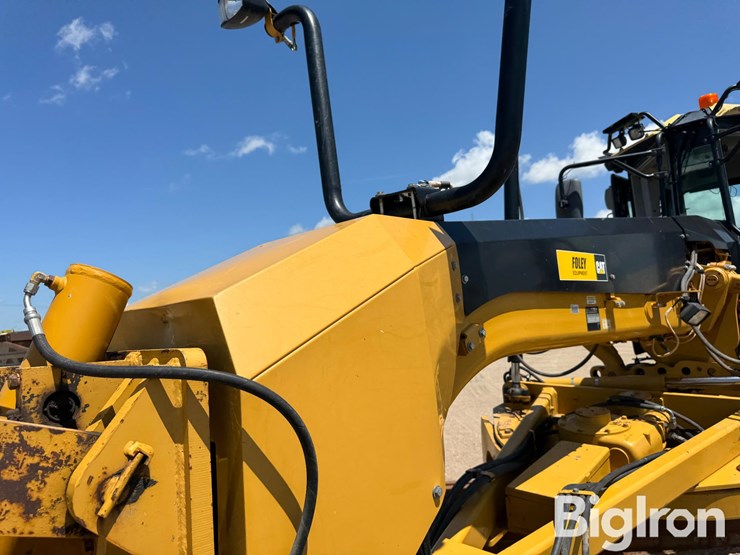 2010-caterpillar-12m-image-17