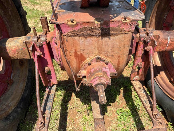 ih-m-tractor-image-7