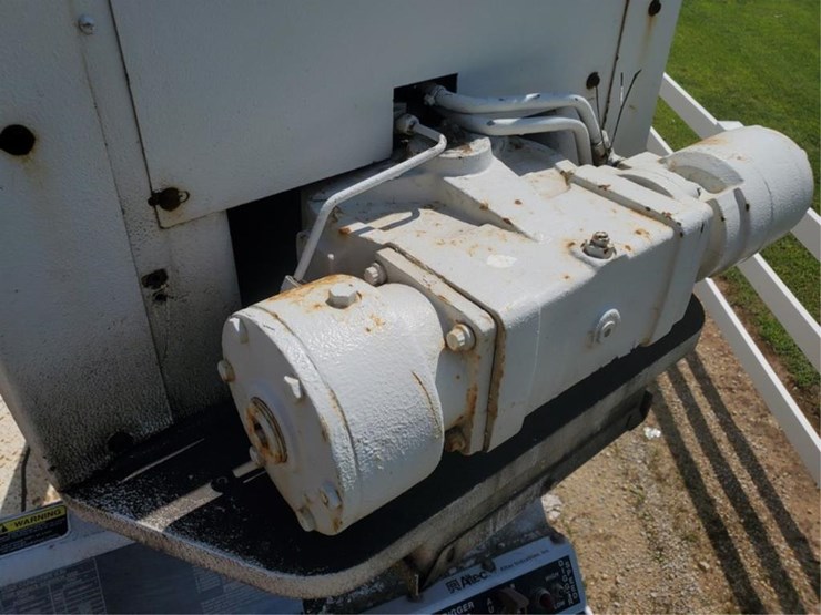#359-•-1997-gmc-c7500-digger-derricks-truck-image-26