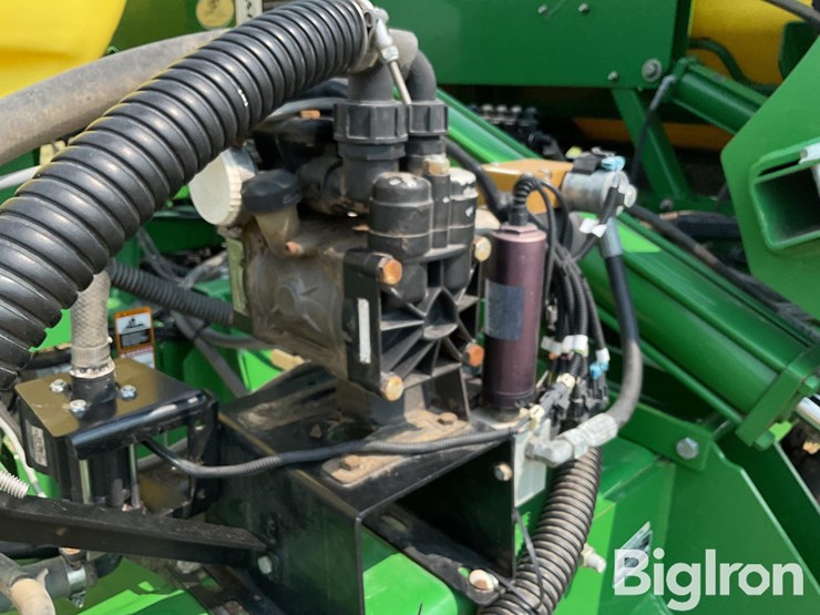 2012-john-deere-1990-image-12