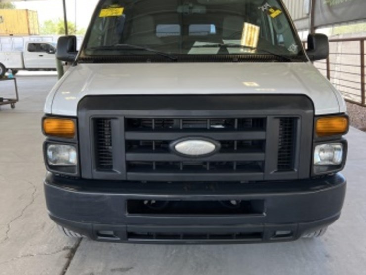 2014-ford-e350-image-3