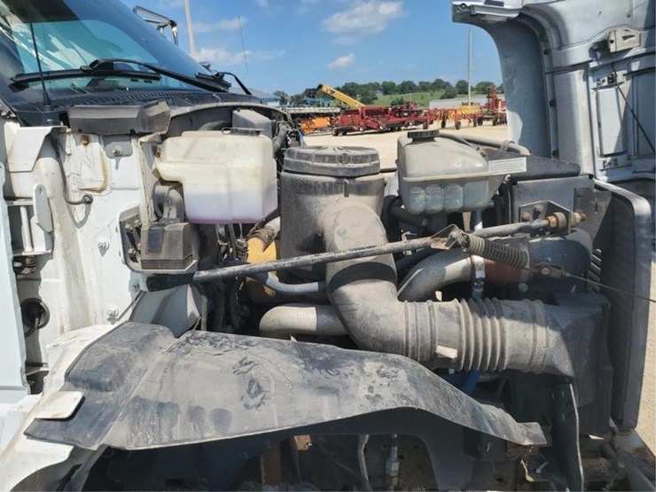 #359-•-1997-gmc-c7500-digger-derricks-truck-image-9