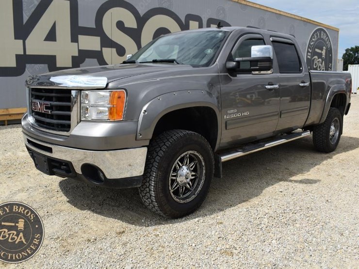 2007-gmc-sierra-2500-image-8