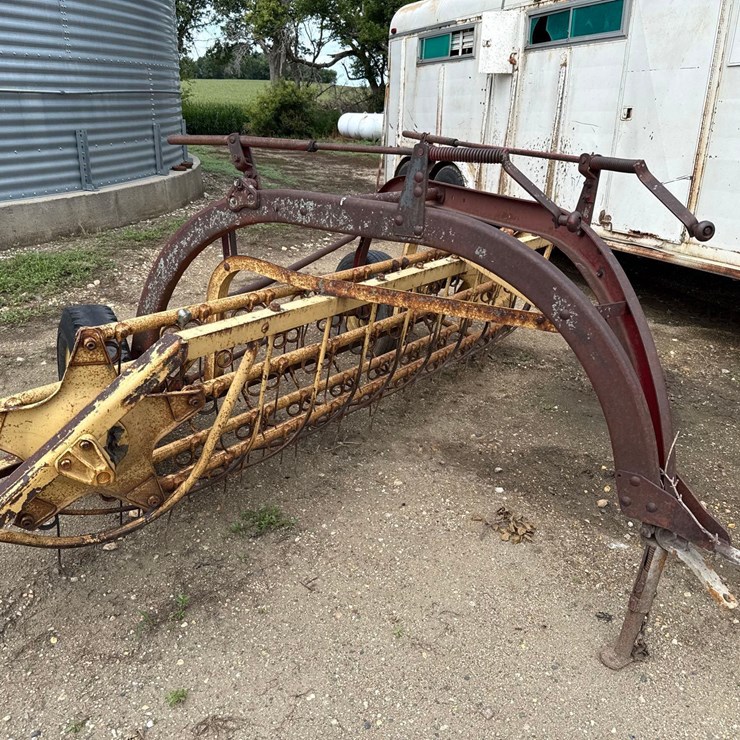 NEW HOLLAND 56
