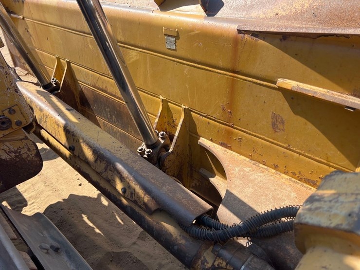 2018-caterpillar-d8t-image-19