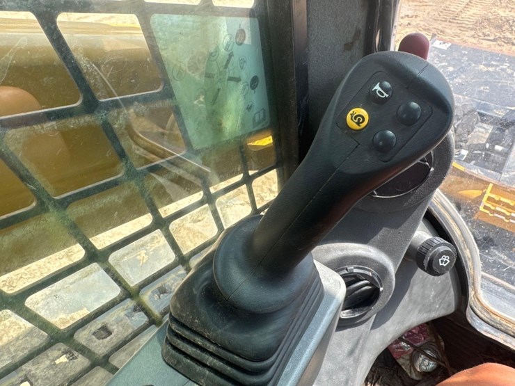 2021-caterpillar-289d3-image-37