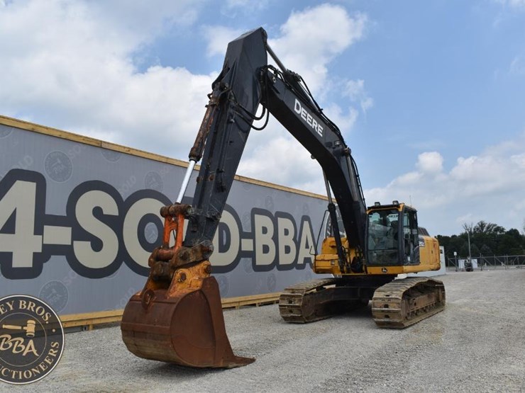 2013-deere-350g-lc-image-16