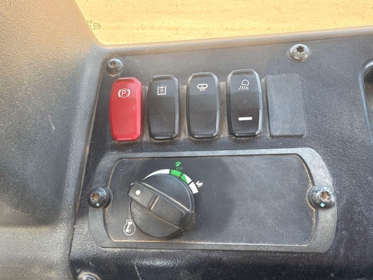 2019-caterpillar-d3k2-xl-image-28