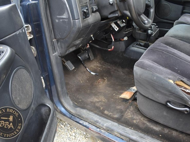 2005-dodge-2500-image-32