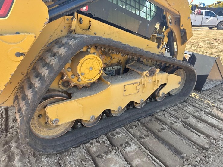 2022-caterpillar-259d3-image-17
