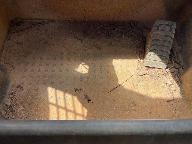 2019-deere-331g-image-32