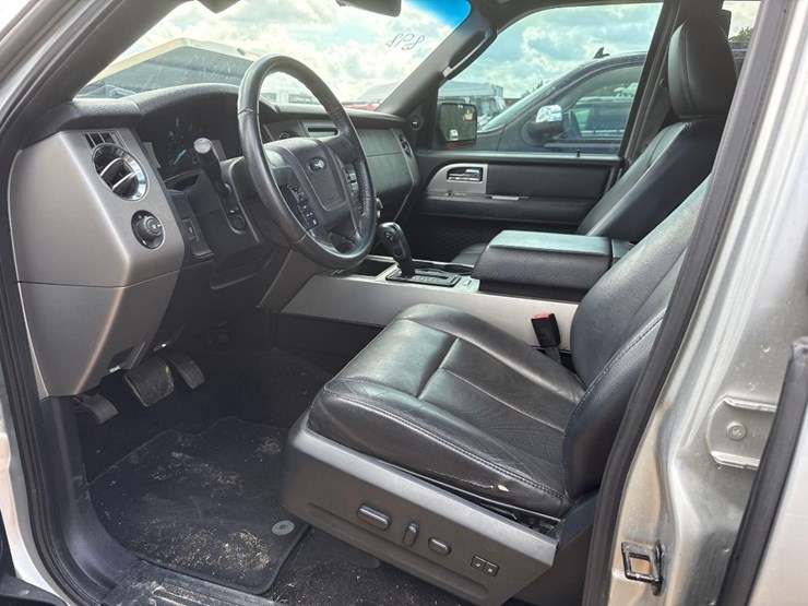 2015-ford-expedition-xlt-image-8