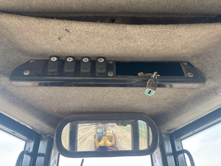 2007-caterpillar-d6n-lgp-image-32