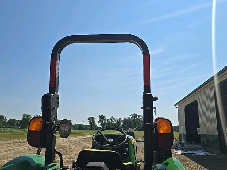 2015-john-deere-5065e-image-11