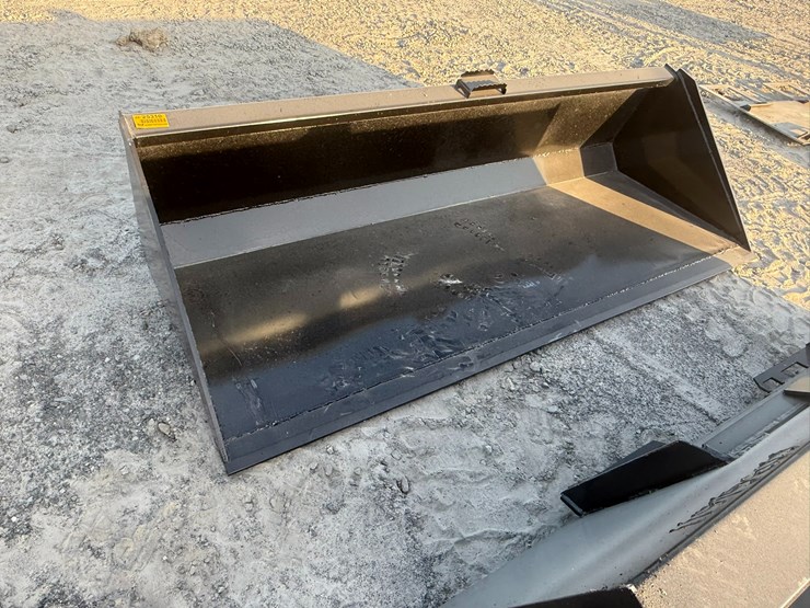 #2097-•-kc-90"-bucket-w/-blade-inv#:-25310-image-1