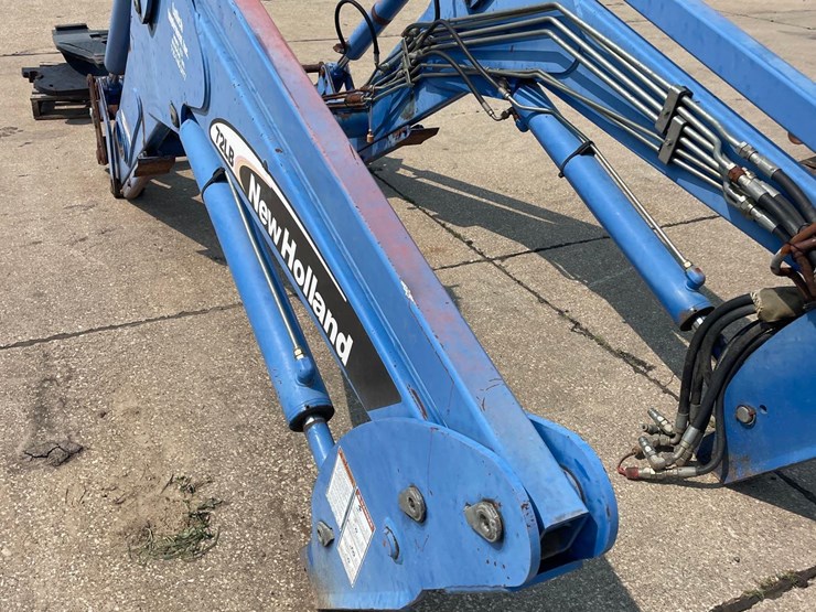 new-holland-72lb-image-6