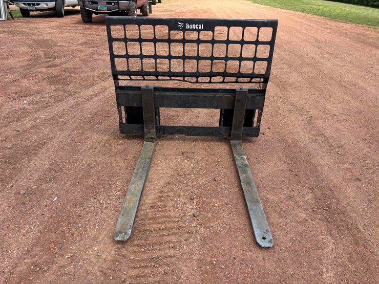 2014-bobcat-pallet-forks-image-3