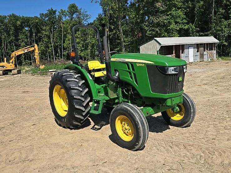 2015-john-deere-5065e-image-10