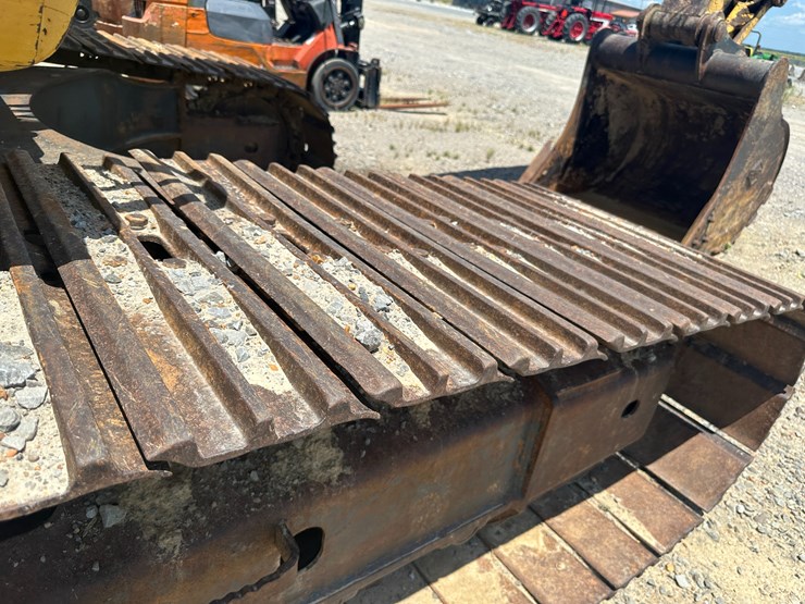 komatsu-pc200-image-23