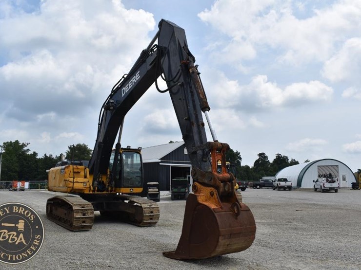 2013-deere-350g-lc-image-14