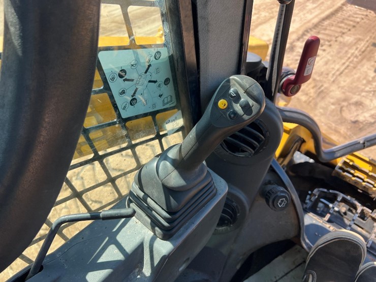 2019-caterpillar-262d3-image-22