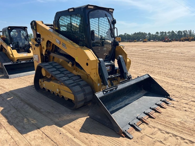 2025-caterpillar-265-skid-steer-image-6