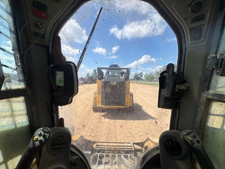 2020-caterpillar-289d3-image-24