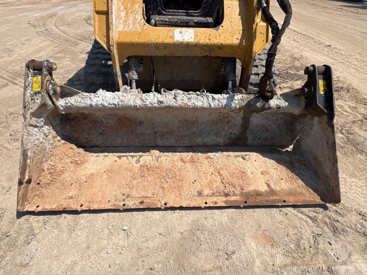 2016-caterpillar-259d-image-23
