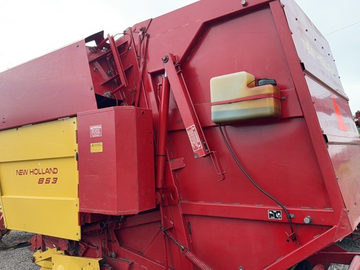 new-holland-853-image-7