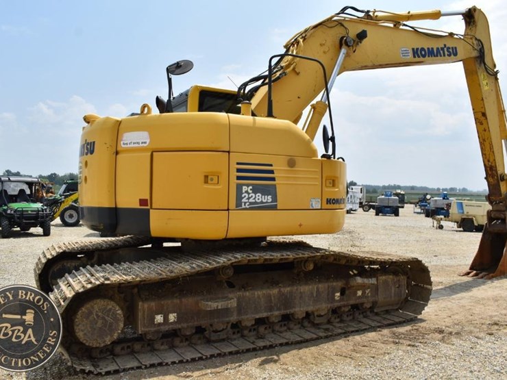 2012-komatsu-pc228us-lc-8-image-30