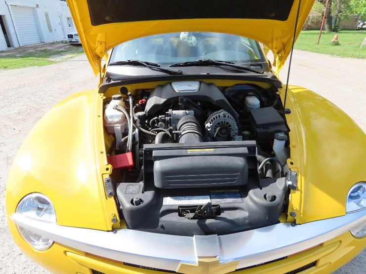 2004-chevrolet-ssr-pickup-image-23