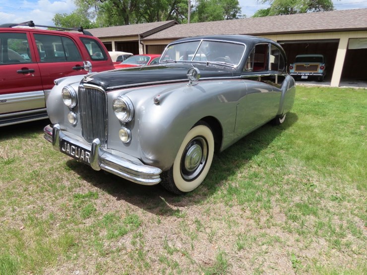 1960-jaguar-mark-ix-image-3