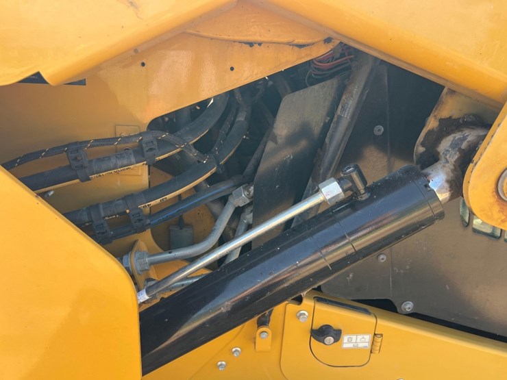2019-caterpillar-262d3-image-16