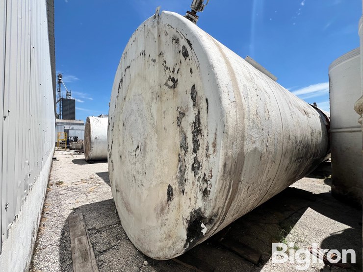 8,000-gallon-(approx.)-fiberglass-liquid-feed-storage-tank-image-3