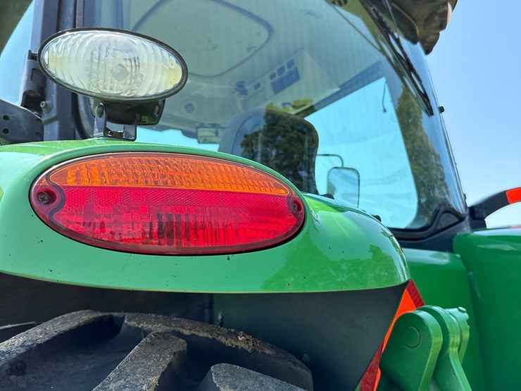 2013-john-deere-8260r-image-61