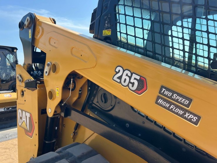 2025-caterpillar-265-skid-steer-image-24