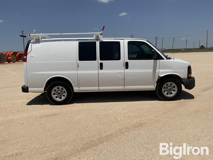 2014-utility-van-image-4