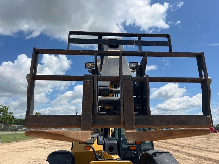 2013-caterpillar-tl943c-image-10