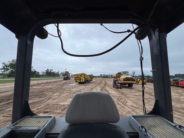 2016-deere-700k-lgp-image-40
