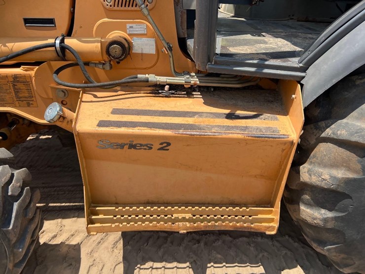 case-580m-turbo-image-25